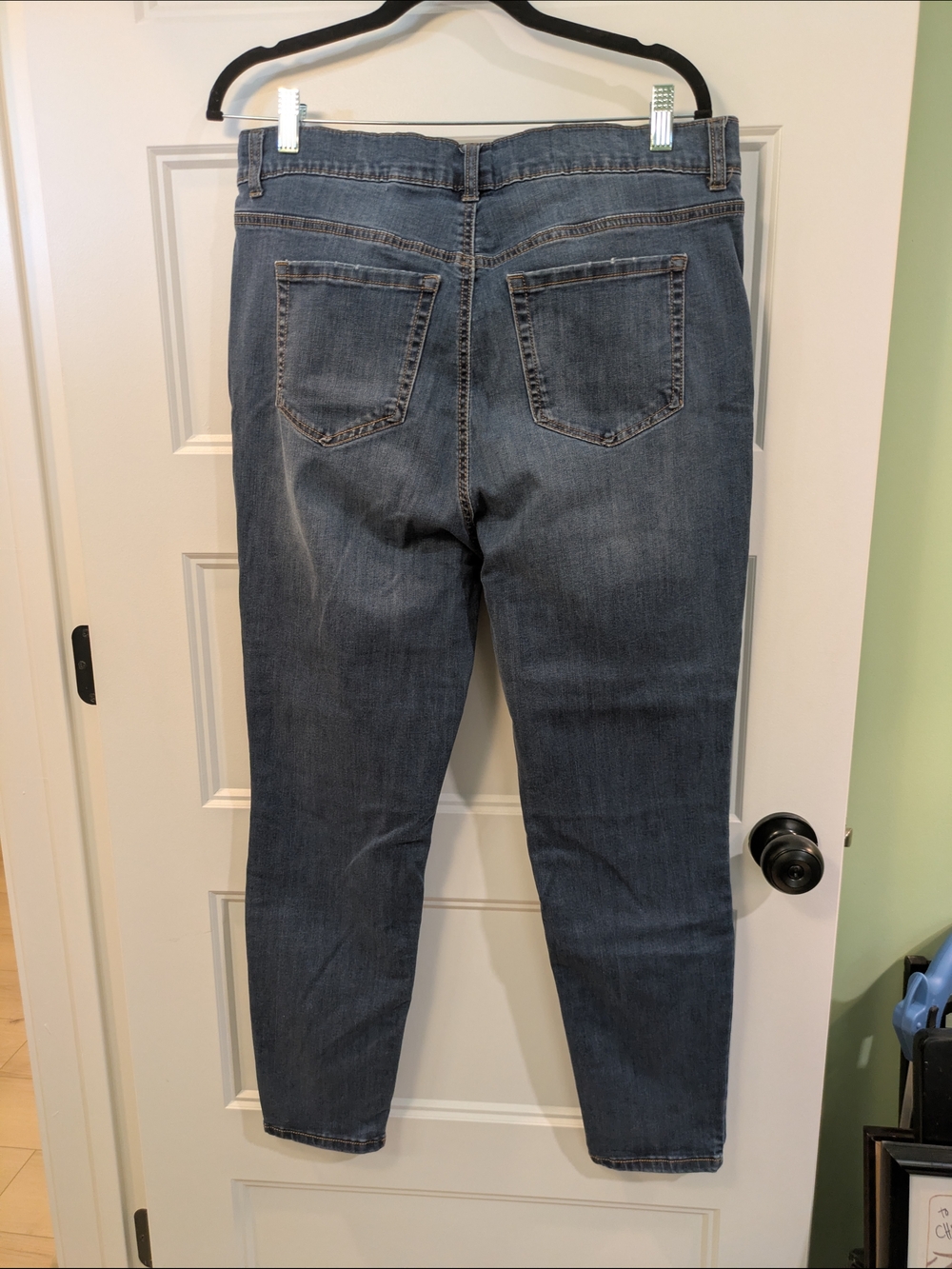 🔴 terra + Sky High-Rise Slim Jeans in Medium Wash - Picture 8 of 11